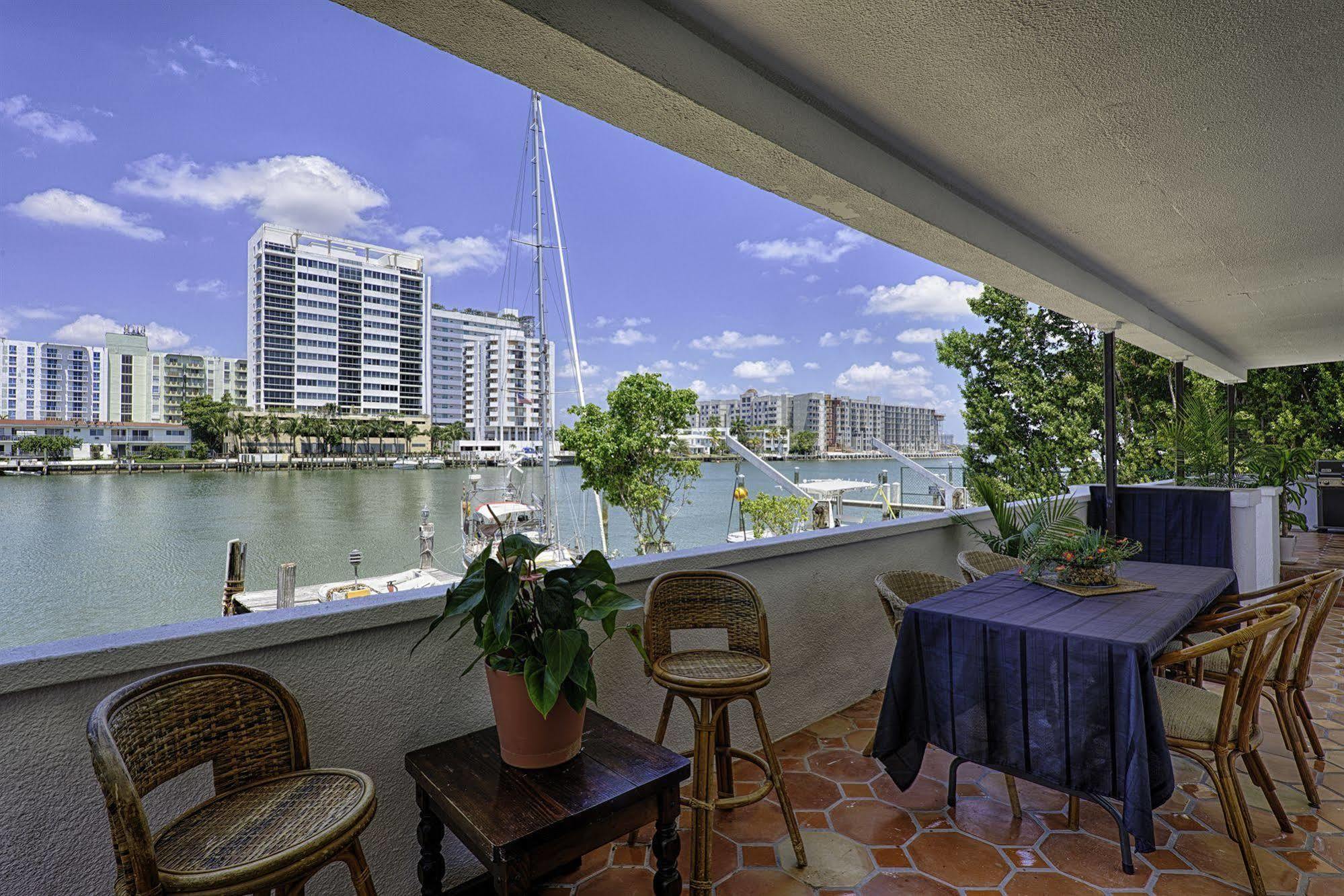 Miami Whitehouse Apartments North Bay Village Eksteriør billede