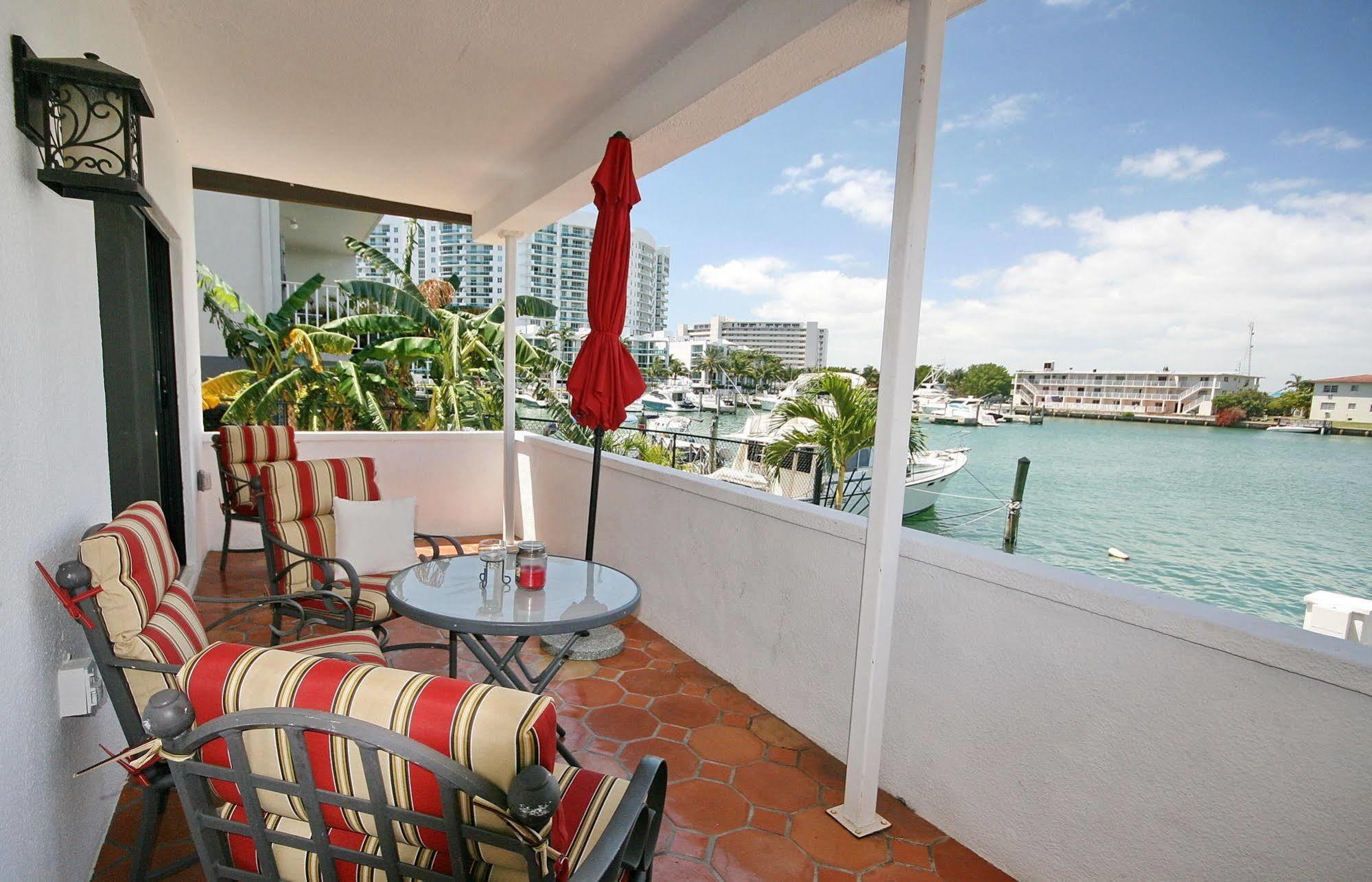 Miami Whitehouse Apartments North Bay Village Eksteriør billede